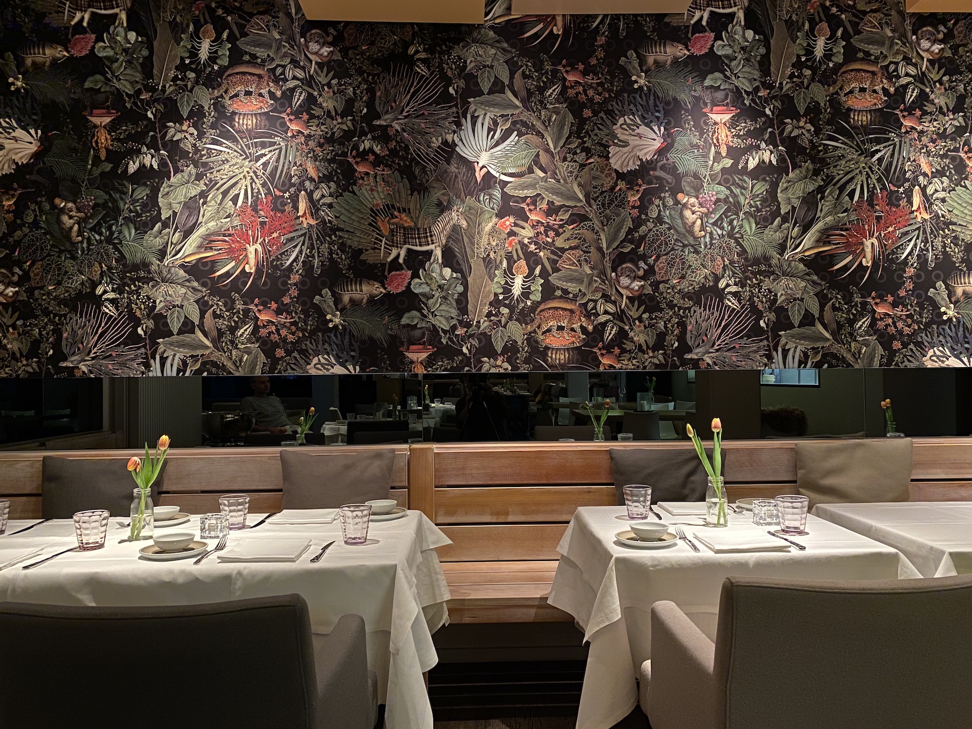Restaurant Hamburg Hafencity - Edele Textilwandbekleidung | Raumwerk - Adrian Wojciechowski