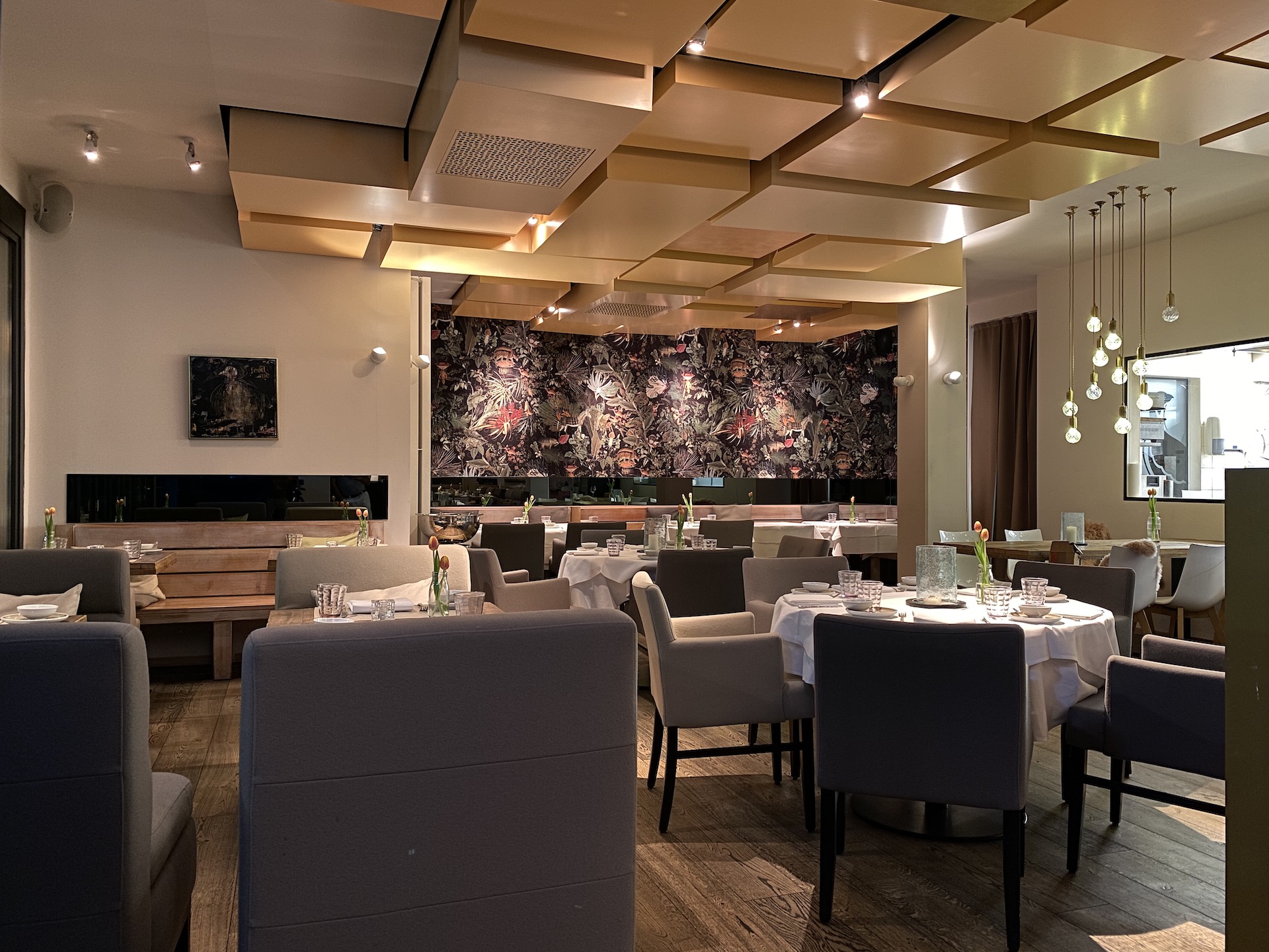 Restaurant Hamburg Hafencity - Edele Textilwandbekleidung | Raumwerk - Adrian Wojciechowski