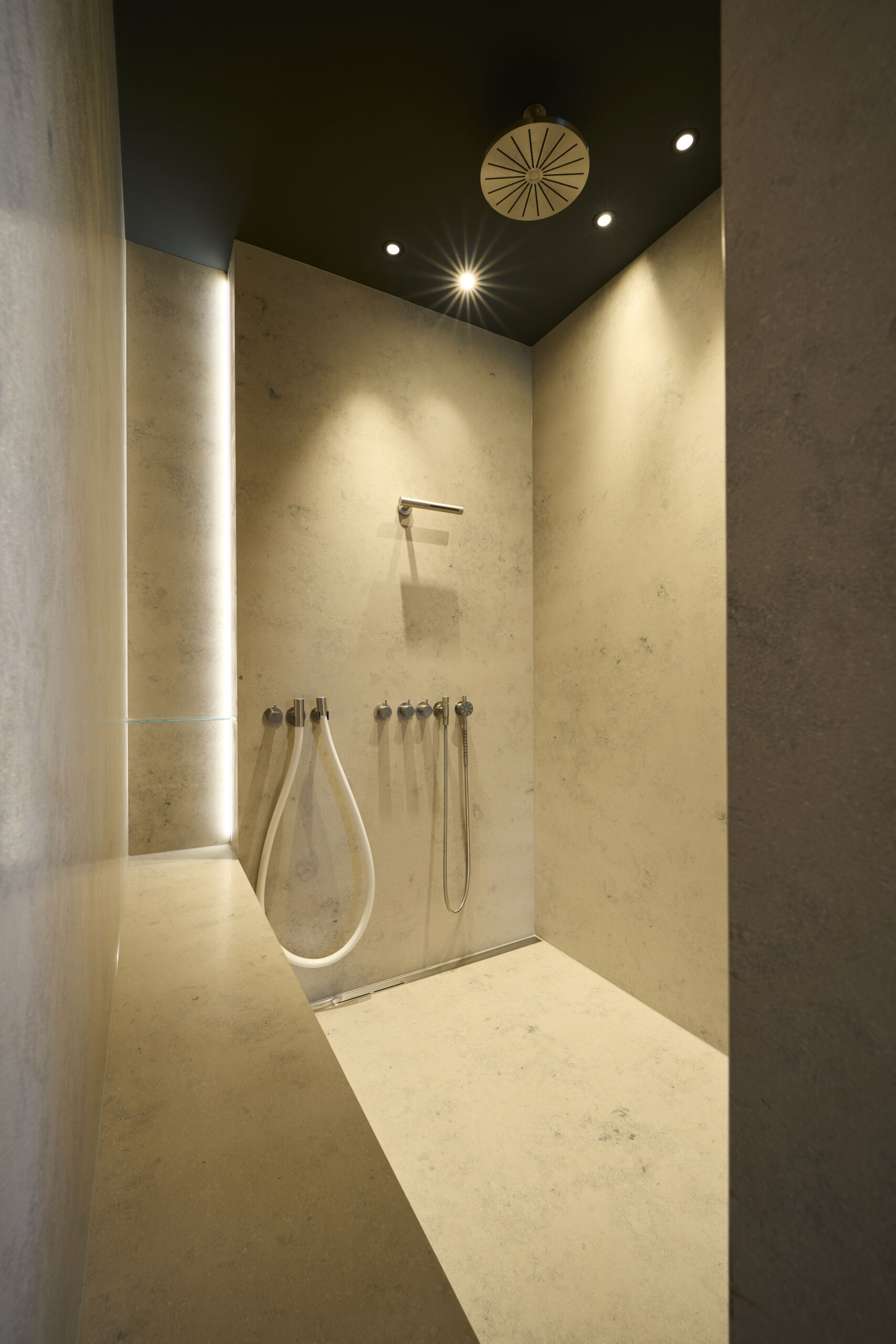 Designhaus in Bad Salzuflen - Wellnessbad | Raumwerk by Adrian Wojciechowski